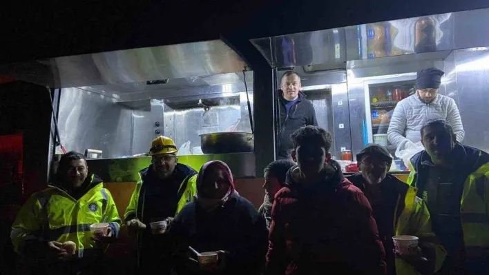 Gediz'den deprem bölgesine gönderilen mobil tarhana aracı hizmete başladı