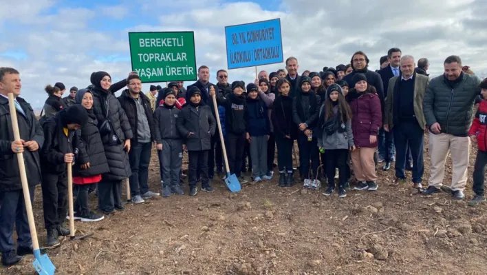 Geleceğe Nefes için Silivri'de fidanlar toprakla buluştu