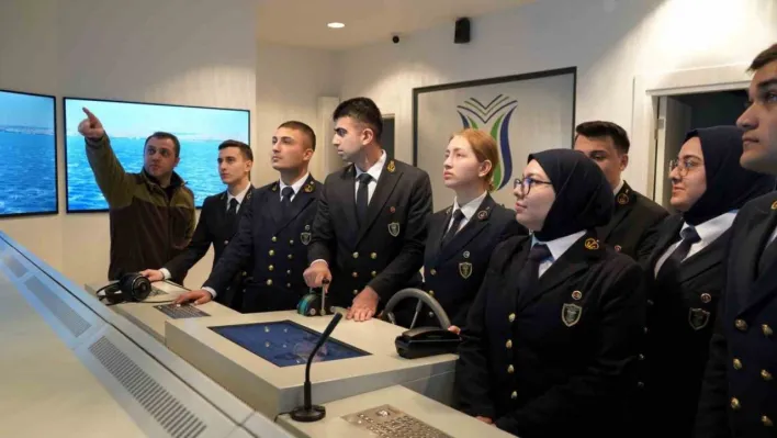 Geleceğin denizcileri mesleki disiplinle yetiştiriliyor