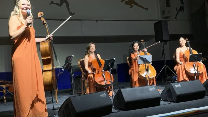 Gelibolu'da Cello Paradiso grubu performansıyla büyüledi