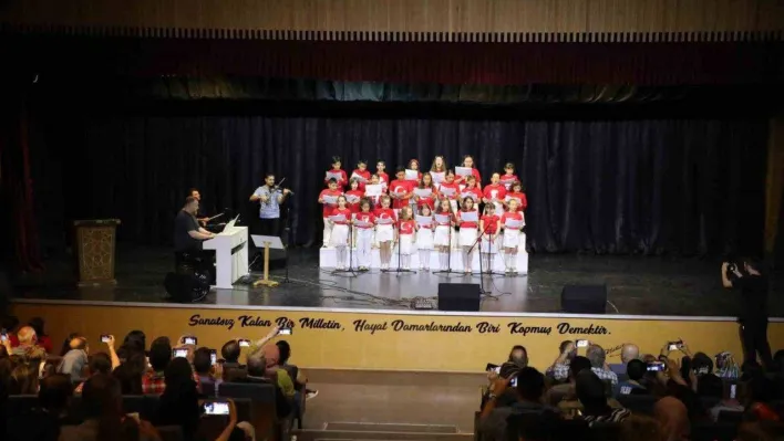 Gemlik Belediyesi Çocuk Korosu izleyenleri büyüledi