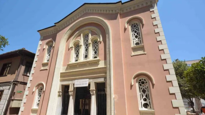 Gemlik'in sembollerinden Balıkpazarı Camii yeniden ibadete açılıyor