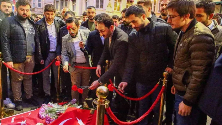 Gençler İstiklal Caddesi'ndeki terör saldırısında hayatını kaybedenleri andı