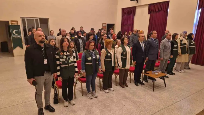 Gençlere kritik uyarı: 'Herkesin elinde telefon var'