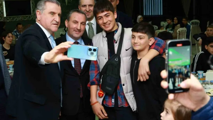 Gençlik ve Spor Bakanı Aşkın Bak: 'Gençlerin emrindeyiz'