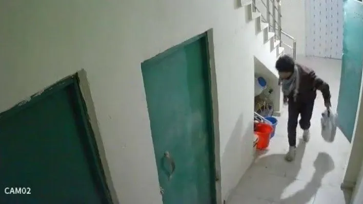 Girdiği apartmanda eline ne geldiyse çalarak kayıplara karıştı