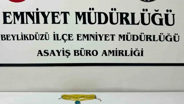 Girdiği evden çok sayıda ziynet eşyası çaldı, polis kıskıvrak yakaladı