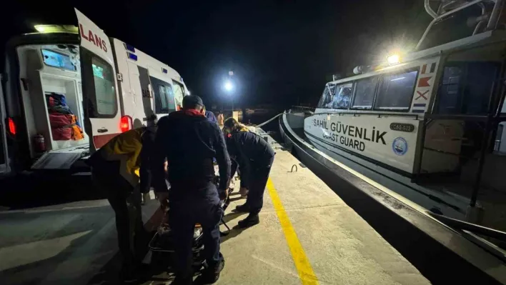 Gökçeada'da rahatsızlanan vatandaş Sahil Güvenlik Komutanlığı ekiplerince tahliye edildi