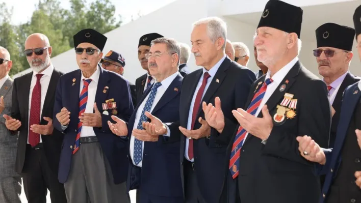 Gölbaşı Belediye Başkanı Odabaşı, ilçedeki gazilerle KKTC'nin 42. yıl kutlamasına katıldı