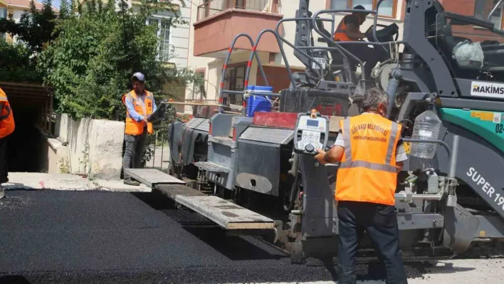 Gölbaşı Belediyesi 54 mahalleye yeni yollar kazandırdı