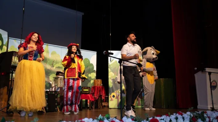 Gölbaşı Belediyesi'nin düzenlediği 'Çocuk Tiyatrosu Günleri'ne miniklerden yoğun ilgi