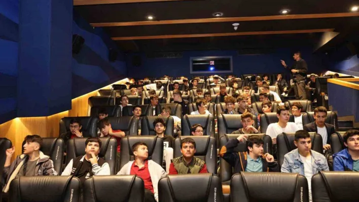 Gölbaşı Belediyesinden öğrencilere sinema etkinliği