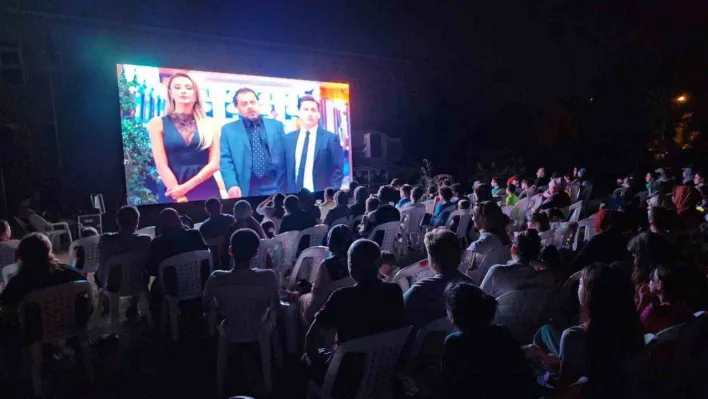 Gölcük'te açık hava sinema keyfi