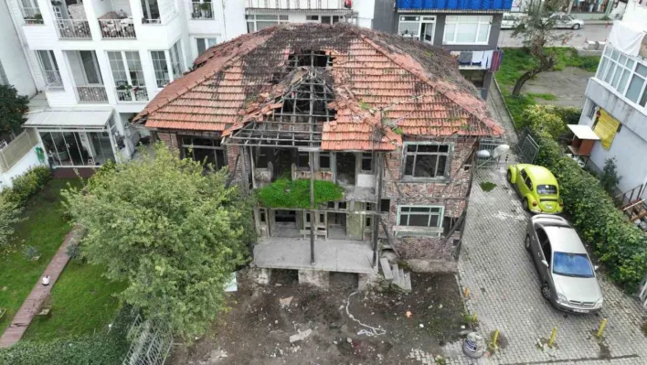 Gölcük'te atıl durumdaki tarihi yapı kütüphane oluyor