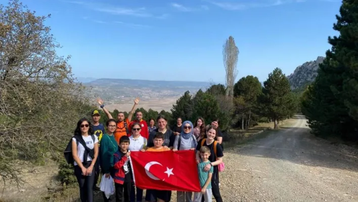 Gölpazarı'nda öğretmen ve öğrencilerinin katılımı ile doğa yürüyüşü gerçekleştirildi