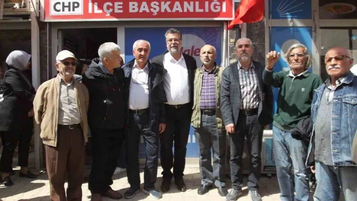 Gömeç'de göreve iade edilen Başkan Yardımcısı Pişgin için basın açıklaması yapıldı