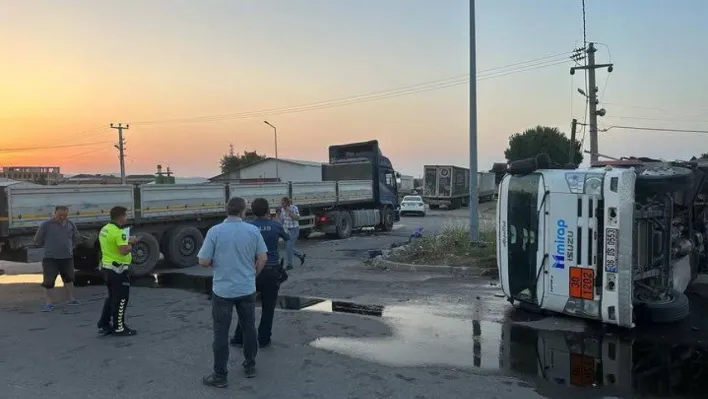 Gönen'de mazot yüklü tanker ile tır çarpıştı, sürücüler yaralandı