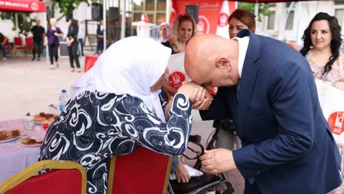 Gönül Köşkü Huzurevi'nde bayram kutlaması