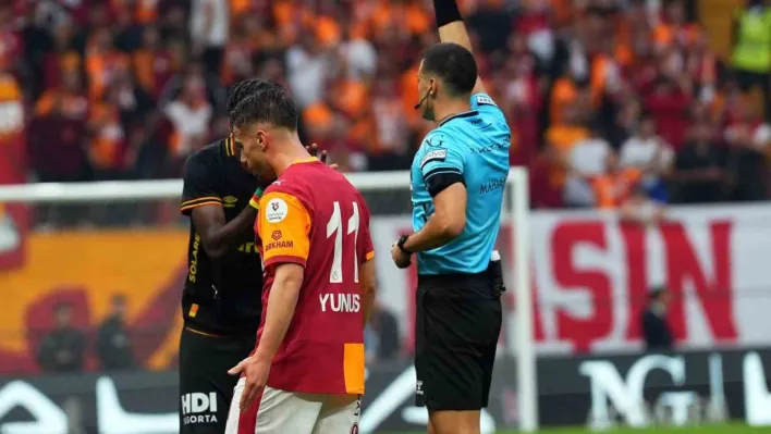 Göztepe'de Malcom Bokele kırmızı kart gördü