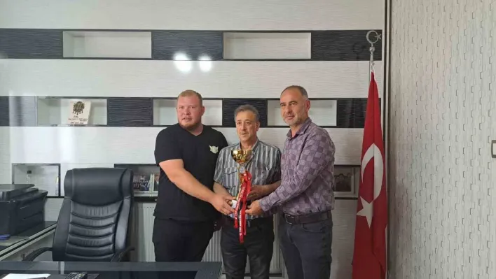 Gülümbespor şampiyonluk kupasını aldı