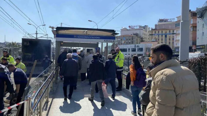Güngören'de tramvay raydan çıktı