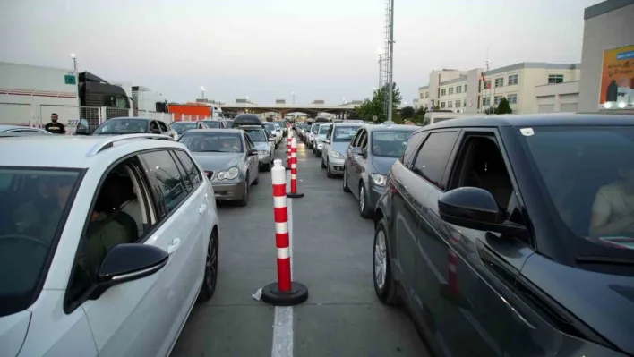 Gurbetçiler akın akın Avrupa'ya dönüyor