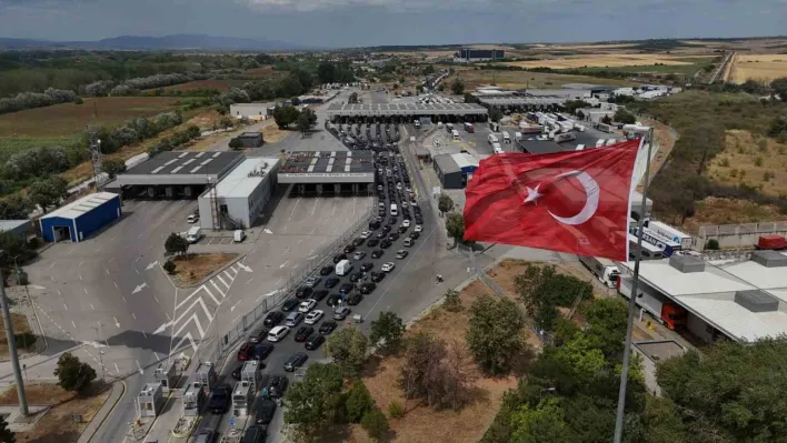 Gurbetçiler dönüş yolunda: Hasret ve hüzün Kapıkule'de