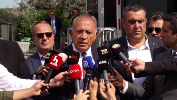 Gürsel Tekin CHP'nin Sarıyer'deki binasına geldi: 'Biz Aziz İhsanlara yenilmeyeceğiz'