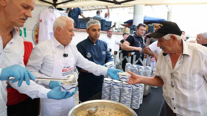 Gürsu'da aşure kazanları birlik için kaynadı