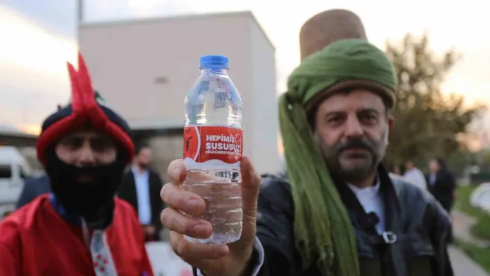 Gürsu'da Başkan Işık Evliya Çelebi oldu su dağıttı