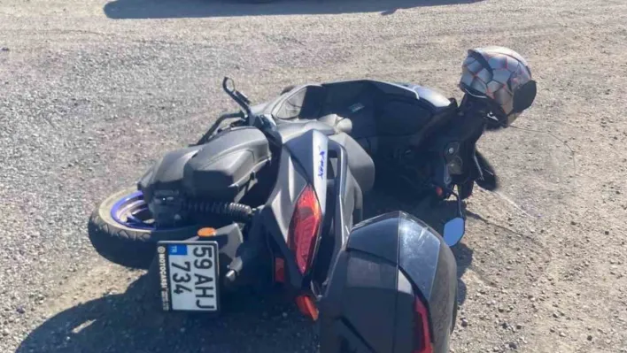Hafif ticari araç ile çarpışan motosikletin sürücüsü yaralandı