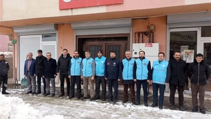 Hakkari Müftülüğünün yardım ekibi yola çıktı