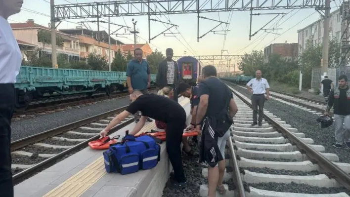 Hareket eden trenden atlayan kadın ölümden döndü