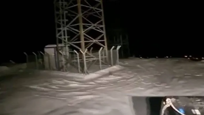 Hasar gören baz istasyonları Türk Telekom ekipleri tarafından ayağa kaldırılıyor