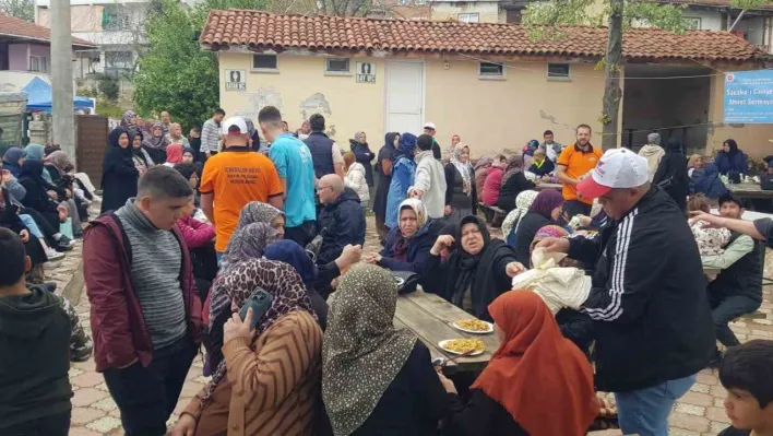 Hasat zamanının bolluk içinde geçmesi için pilav yiyip dua ettiler