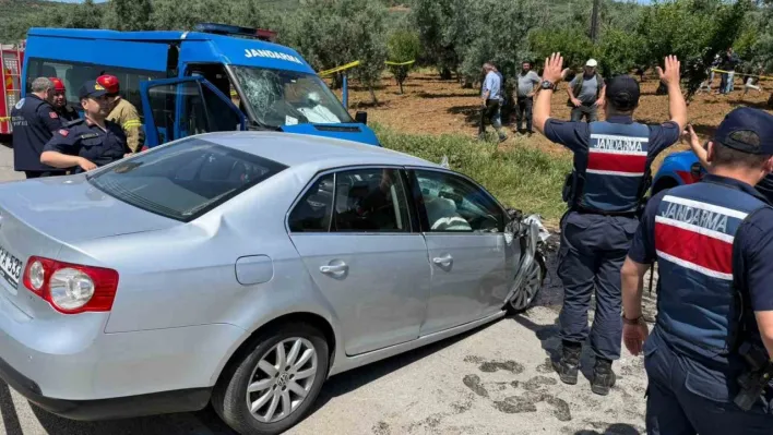 Hatalı sollama yapan otomobil jandarma ekibiyle çarpıştı: 1 ölü 2 yaralı
