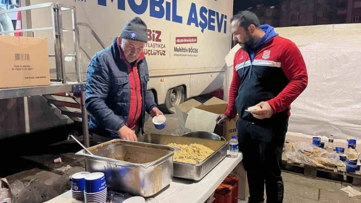 Hatay'da depremzedeler için çadır ve yemek dağıtımları başladı