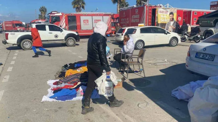 Hatay'da gönüllü vatandaşlar ihtiyaç sahiplerine umut oluyor