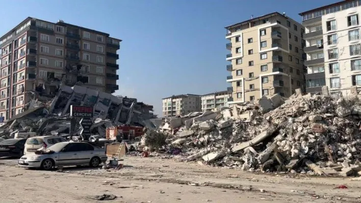 Hatay'da o cadde yerle bir oldu: Görüntüler hayalet şehri andırdı