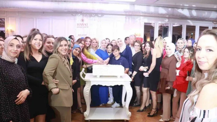 Hayat Hastanesi çalışanları 45.yıl yemeğinde buluştu