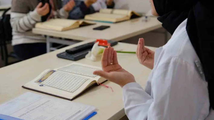 Hayatını kaybeden depremzedeler için dua edildi