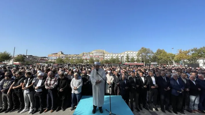 Hayatını kaybeden Filistinliler için gıyabi cenaze namazı kıldılar