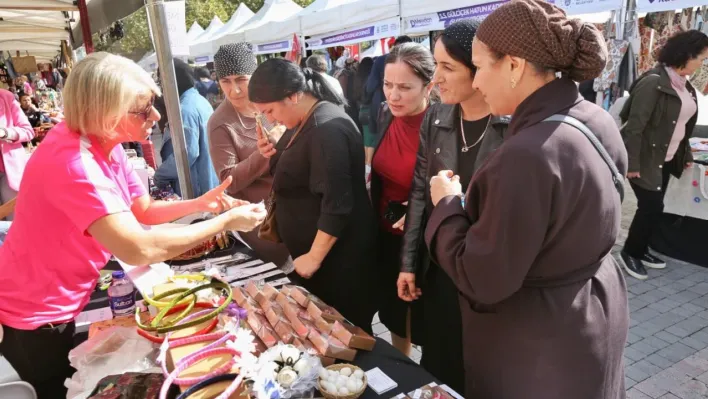 Heykel'de meydan kadınların