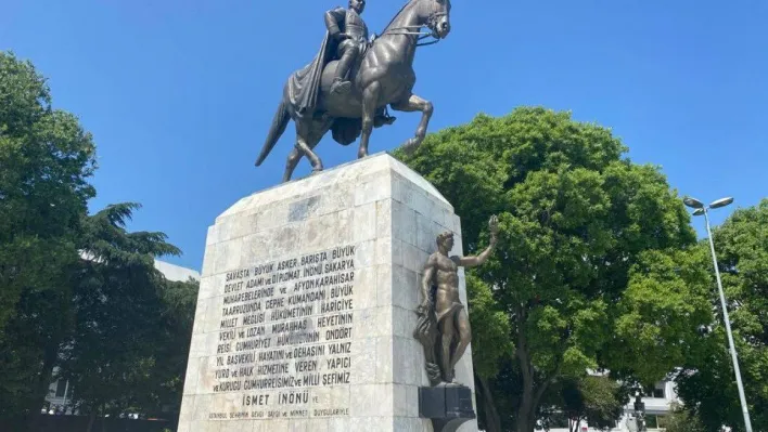 İBB'nin korumaya aldığı İsmet İnönü heykelinin tarihi caminin üzerine inşa edildiği ortaya çıktı