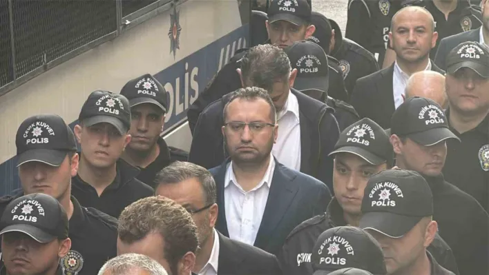 İBB'ye yönelik soruşturmada 5'inci dalgada gözaltına alınan şüpheliler sağlık kontrolüne getirildi