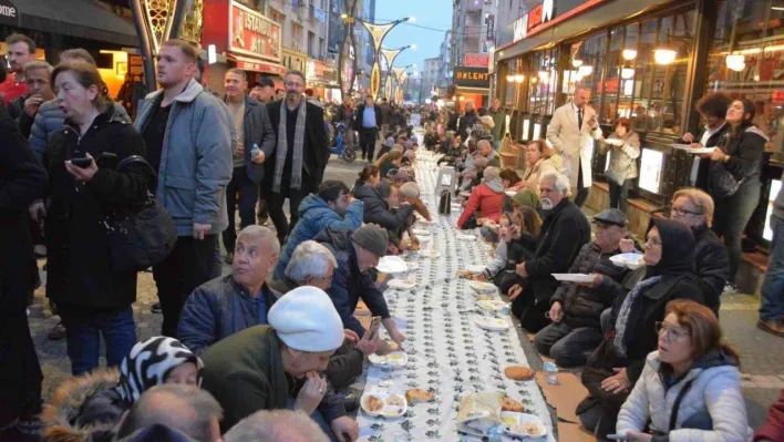 İftarlarını yeryüzü sofrasında açtılar