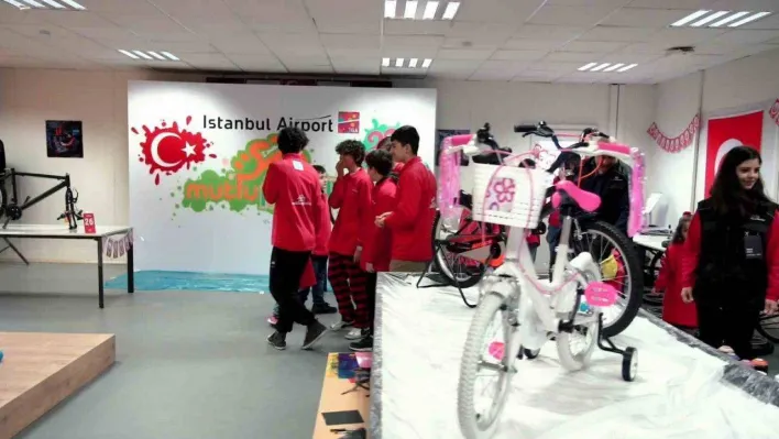 İGA'lı çocuklar depremzede kardeşlerine bisiklet hediye etti