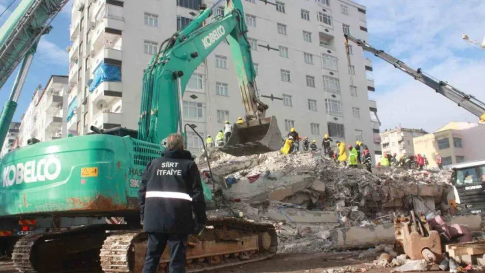 İhsami Apartmanı'ndan 27 yaralı, 19 cansız beden çıkartıldı