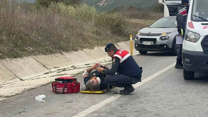 İki araç kafa kafaya çarpıştı: 4 yaralı