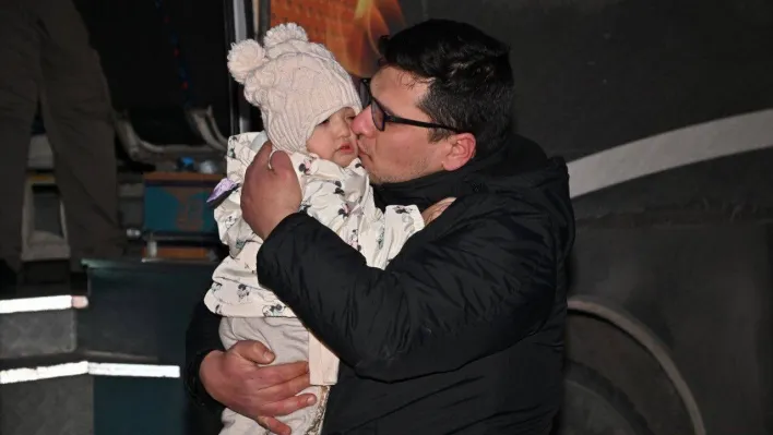 İlk depremzede kafilesi Manisa'ya ulaştı